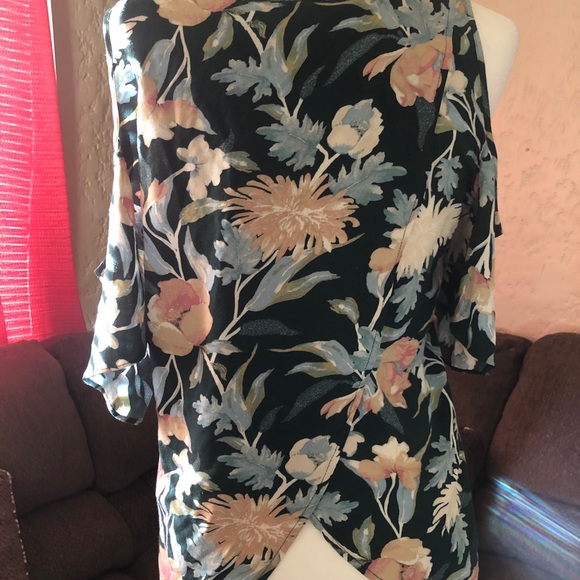 Beautiful Daytrip Top - Picture 7 of 7